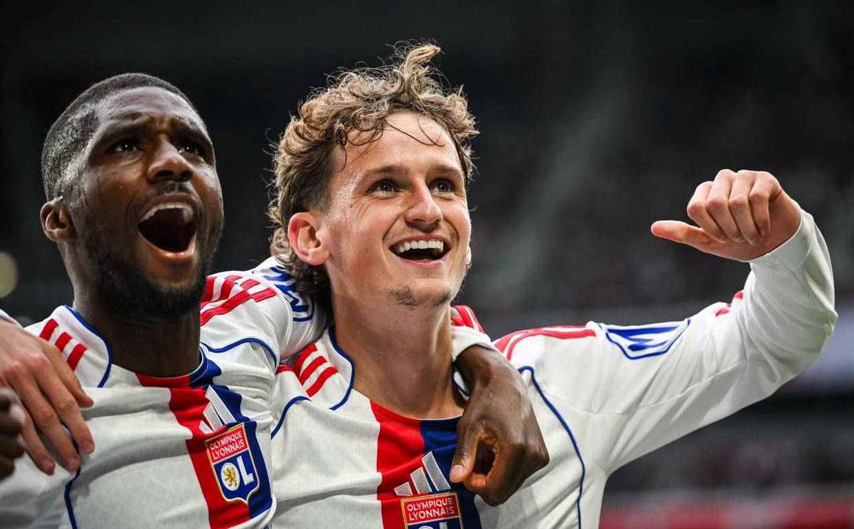 法甲转会期再迎强敌,里昂远射贴柱,主帅态度:震撼外界,赛程密集仍需轮换 法甲转会期再迎强敌,里昂远射贴柱,主帅态度:震撼外界,赛程密集仍需轮换